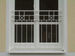 Franzoesischer Balkon lackiert-002